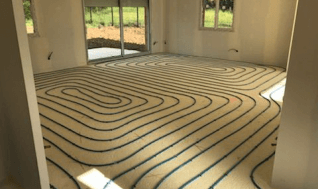 Plancher chauffant (eau chaude)